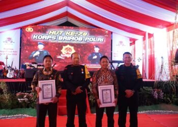 Bupati Terima Penghargaan Kapolda Kaltim di HUT ke 78 Brimob