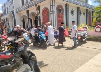 Jumat Berkah, Ormas LBDH Berau Bagikan 50 Paket Nasi Bungkus siap saji