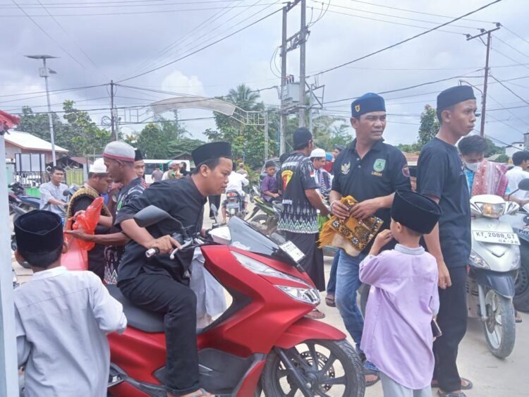Ormas LBDH Berau, Kembali Berbagi Jumat Berkah di Masjid At-Taubah Gunung Panjang