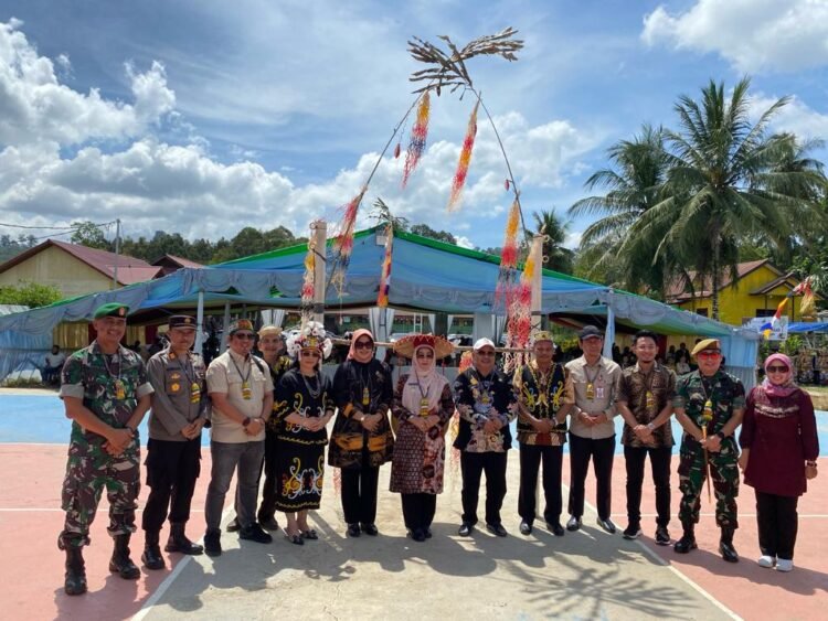 Resmi Di Buka Bupati, Pesta Budaya Meja Panjang Kampung Merasa Di Gelar Selama Tiga Hari