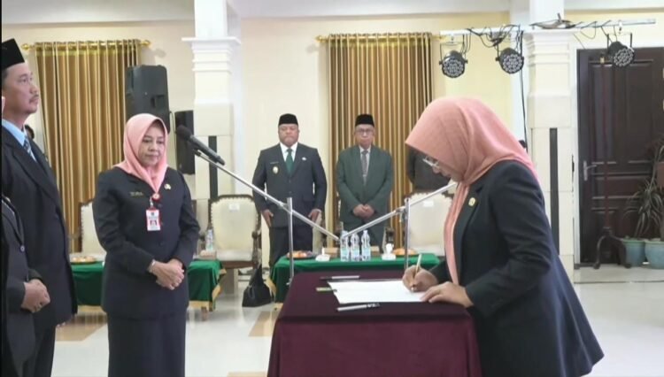 Ini Pesan Bupati Saat Lakukan Pelantikan dan Pengambilan Sumpah Janji PNS