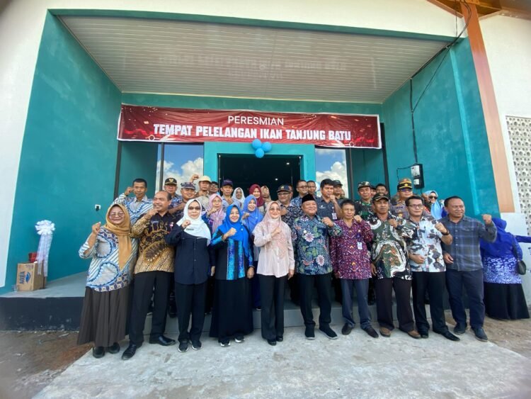 Bupati Berau Resmikan TPI dan Jalan untuk Meningkatkan Kesejahteraan Masyarakat di Pulau Maratua