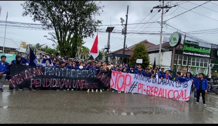 Mahasiswa UMB Berunjukrasa Didepan HO PT BC