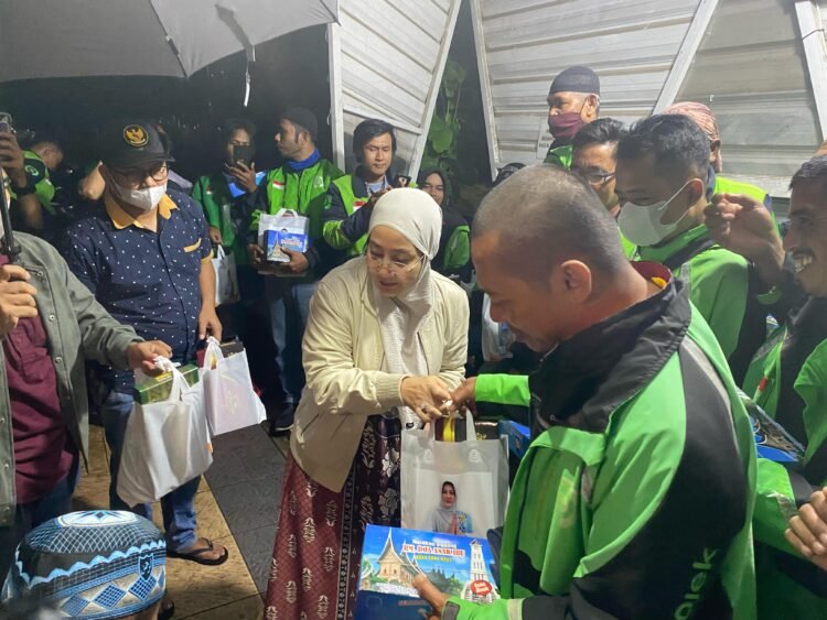 Bupati Dan Jurnalis Berau Sahur On The Road Bersama Ojol