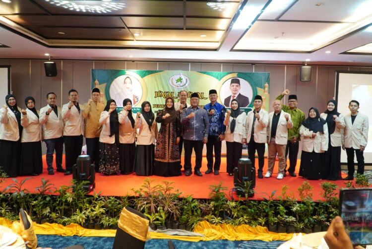 Kukuhkan Pengurus Ikatan Kerukunan Keluarga Berau Samarinda, Ini Harapan Bupati Sri Juniarsih