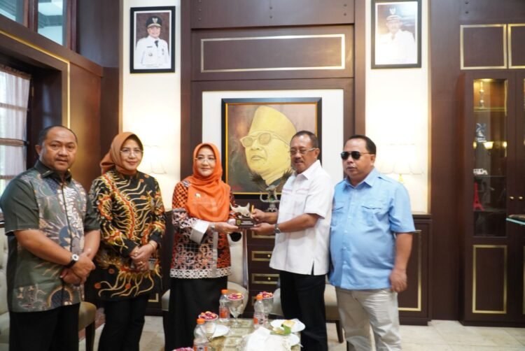 Bupati Berau Lakukan Kunjungan Studi Tiru Ke MPP Surabaya