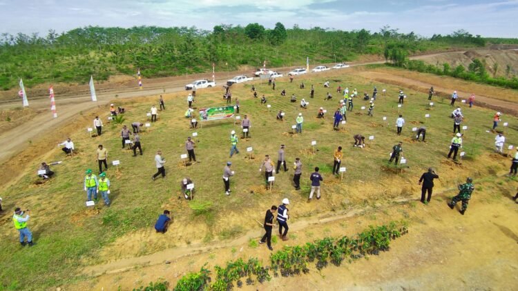 Polres Berau Gelar Kegiatan Penghijauan dalam Rangka HUT Bhayangkara ke-78