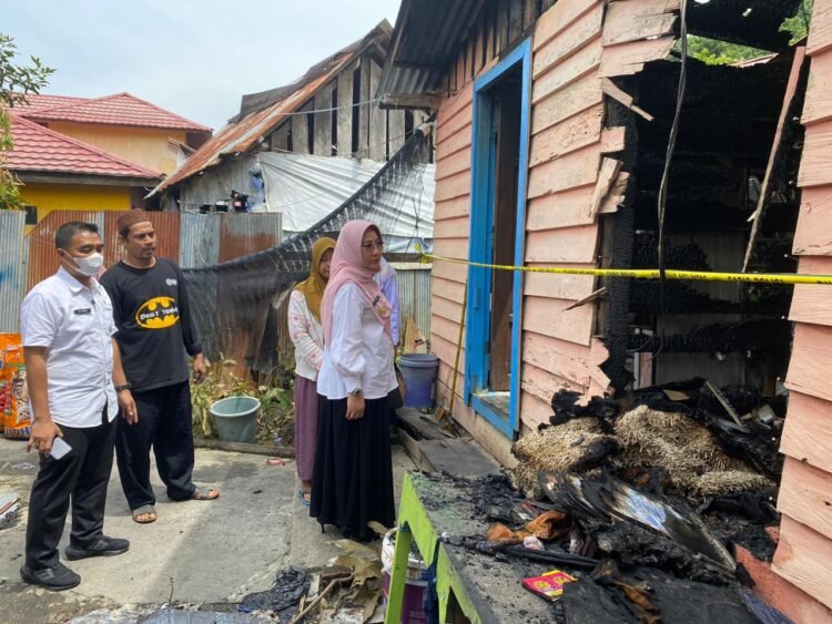 Korban Kebakaran Teluk Bayur Dapat Bantuan Dari Bupati Berau