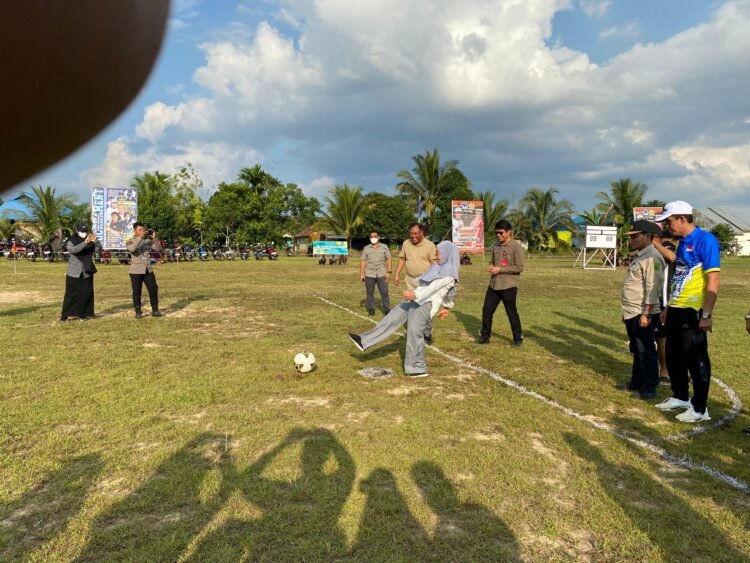 Bupati Secara Resmi Buka Turnamen Mini Soccer Kampung Merancang Ilir