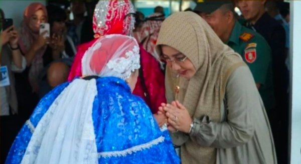 Tiba Di Berau , 161 Jemaah Haji Disambut Langsung Bupati Berau