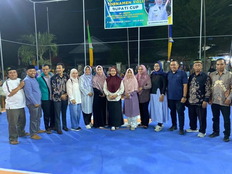 Bupati Sri Juniarsih Buka Turnamen Bola Voli Pesisir Bupati Cup