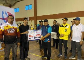 Tutup Kejuaraan Futsal Dan Bola Volly Bupati Cup 2024, Ini Harapan Wakil Bupati Berau Gamalis