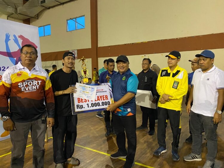 Tutup Kejuaraan Futsal Dan Bola Volly Bupati Cup 2024, Ini Harapan Wakil Bupati Berau Gamalis