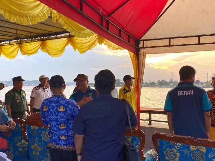 Wabup Gamalis Tutup Lomba Perahu Panjang Dalam Rangka Hari Jadi Berau