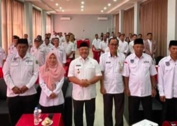 Wabup Gamalis Ingatkan Aparat Kampung Gunakan ADK Sesuai Aturan