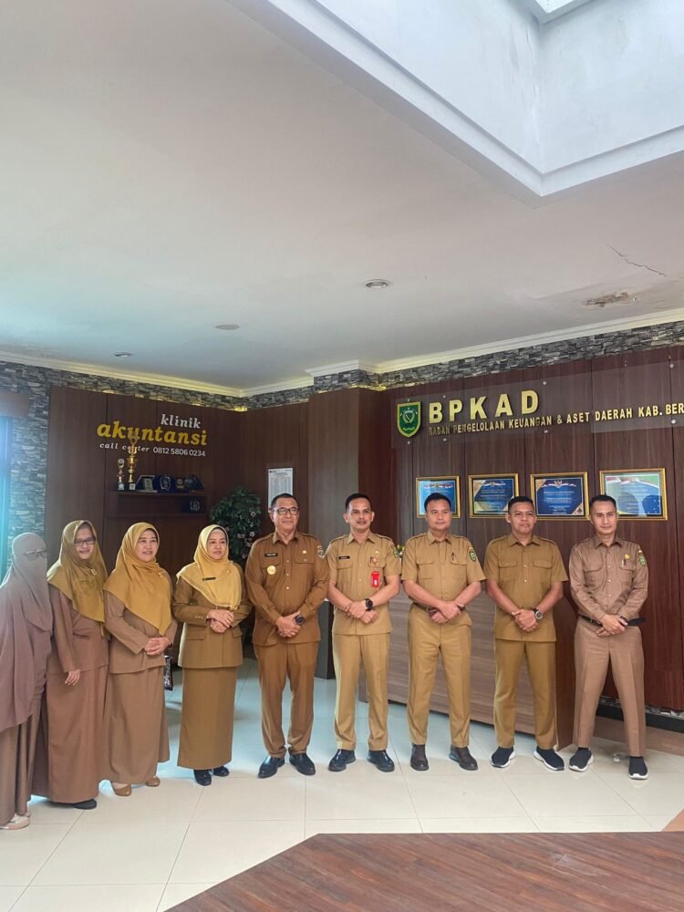 Pjs Bupati, Sufian Agus Minta, Disnakertrans Optimalkan Penyerapan Tenaga Kerja Lokal, Fokus Pada Upah dan Pelatihan