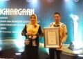 Satu-satunya Dari Kaltim, Bupati Berau Terima STBM Award 2024