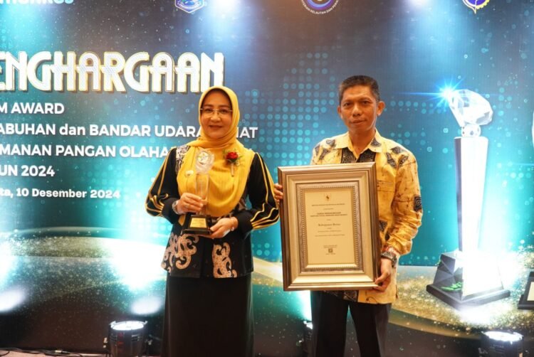 Satu-satunya Dari Kaltim, Bupati Berau Terima STBM Award 2024
