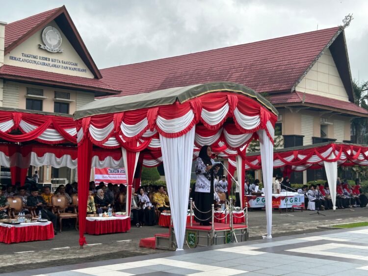 Bupati Pimpin Upacara Peringatan Hari Guru Nasional dan HUT PGRI Ke-79 di Berau