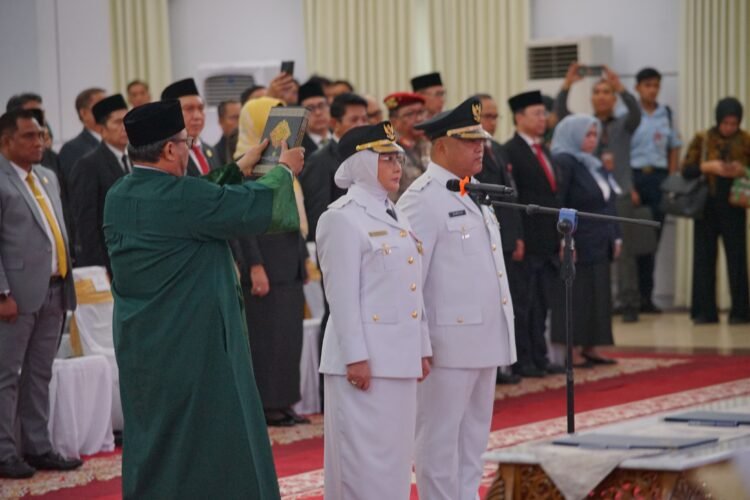 Gubernur Kaltim Rudy Mas’ud Lantik Bupati Dan Wakil Bupati Berau