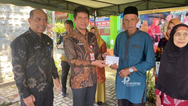Pemkab Salurkan BLT Kepada 1275 Lansia dan Anak Yatim-Piatu