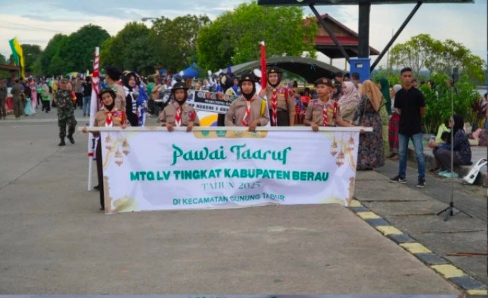 Sekda M Said Lepas Kontingen MTQ ke-55 Pawai Ta’aruf