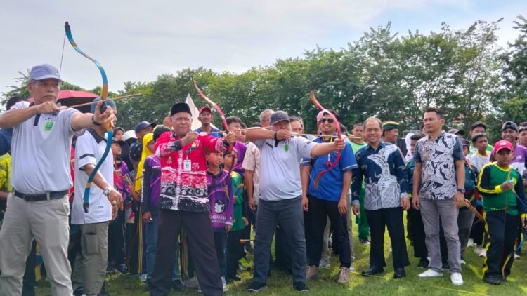 Wabup Gamalis Buka Secara Resmi Festival Olahraga Tradisional Berau 2025