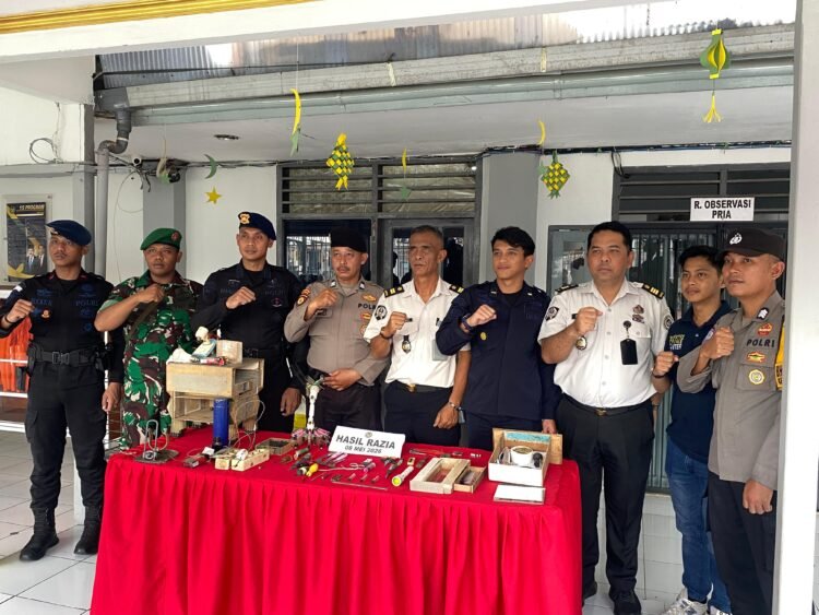 ‎Razia Rutin Rutan Tanjung Redeb, Sajam dan Barang Terlarang Disita