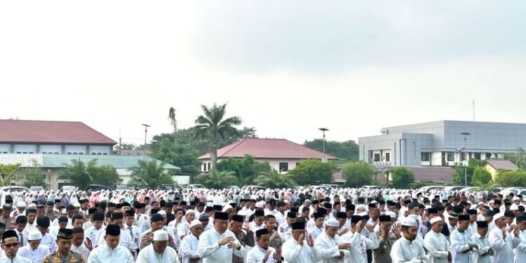 Kemarau Berau Berkepanjangan , Ratusan Warga Gelar Salat Istisqa