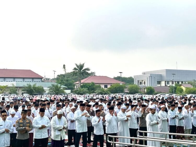 Kemarau Berau Berkepanjangan , Ratusan Warga Gelar Salat Istisqa